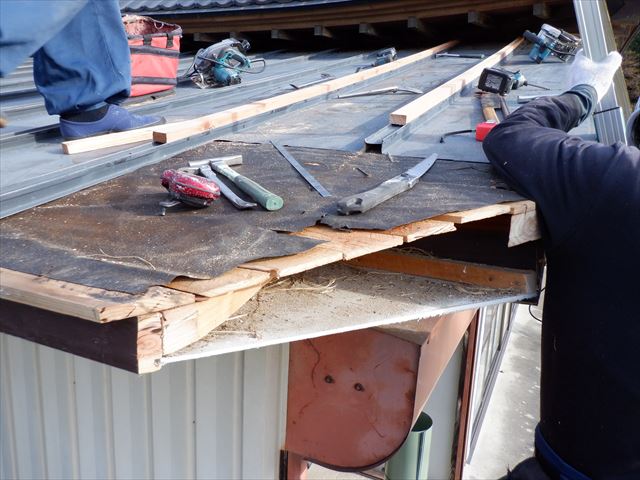 軒先を斜めにカット