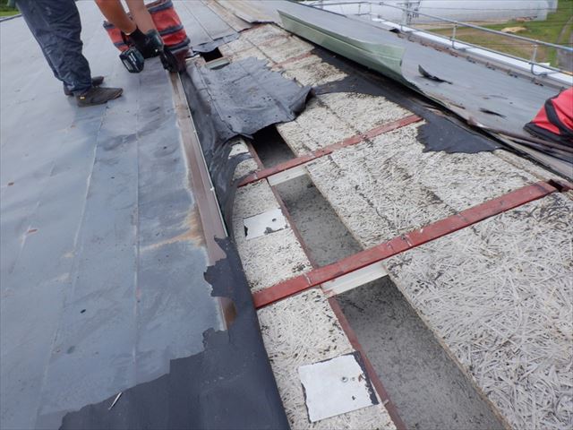 部分的に屋根を解体