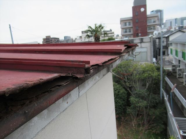 軒先唐草サビでボロボロ