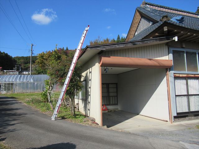 トラックが接触してしまった現場