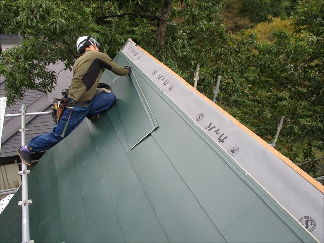 4-1ワイドルーフ平葺き完了間近