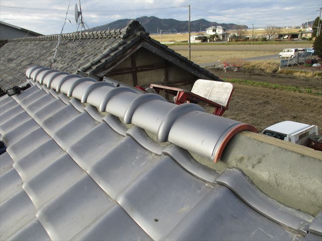 棟瓦ができてきたところ