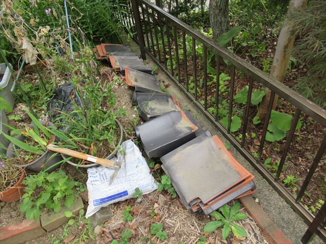 庭先に保管してあった予備瓦