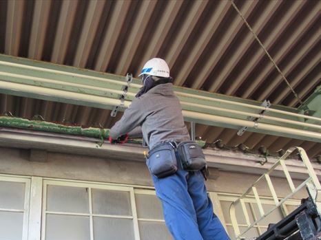 既存雨樋の解体