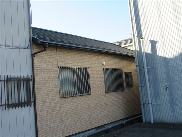 雨樋が歪んだ愛子の住宅