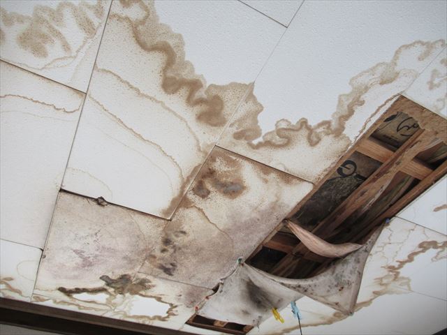 2階天井雨漏り