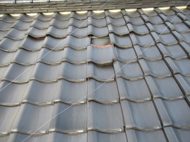 2階雨漏り箇所の屋根 瓦ズレ