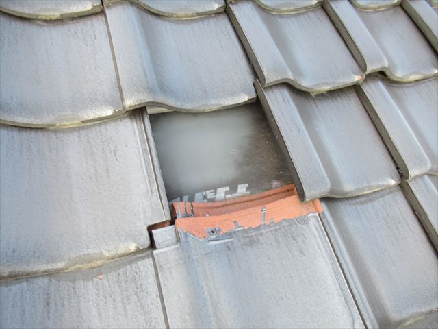 強風でズレた瓦