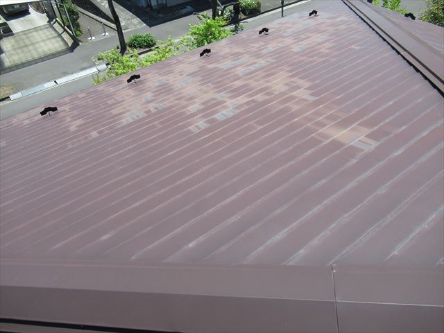 錆が出ている1階の屋根