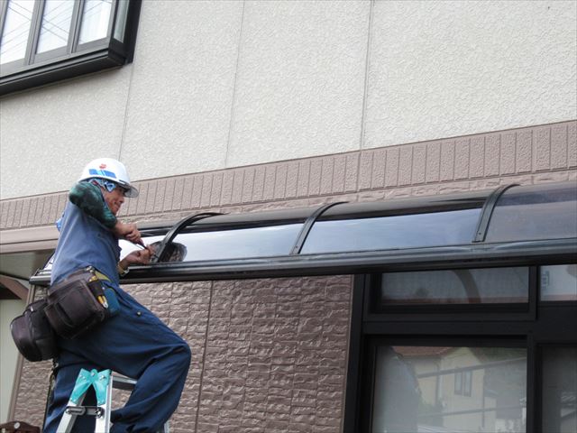 フレームのビスを閉めて固定