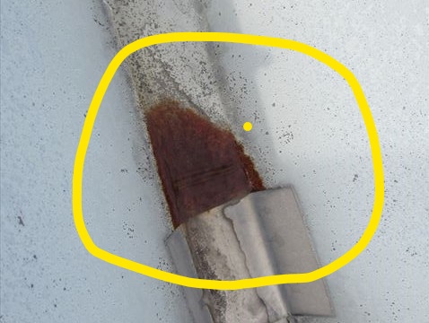 雨漏り補修箇所のつなぎ目の錆び