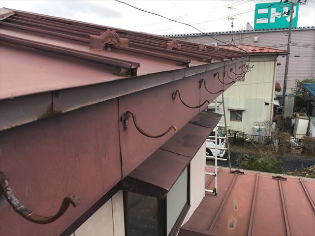 軒樋の解体後、残った軒金具
