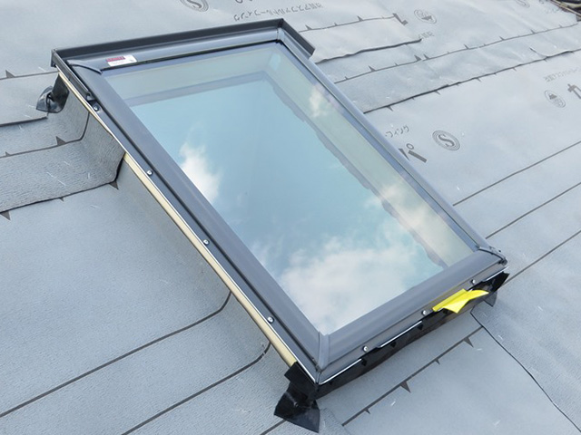 トップライト際のルーフィングの立ち上げ