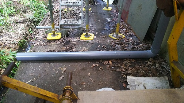 排水溝へVUパイプ