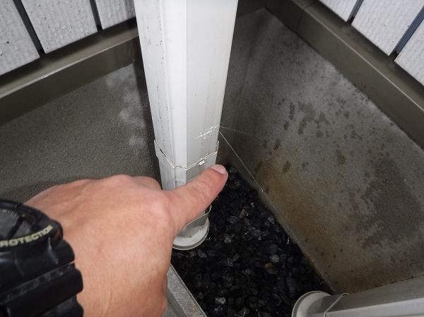 呉市角竪樋詰まり取り換え