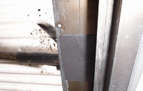 ガルバ鋼鈑アルミサッシ貼りつけ