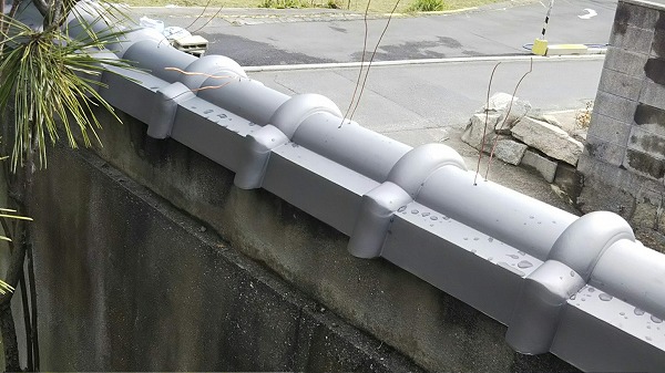 瓦に銅線を通す