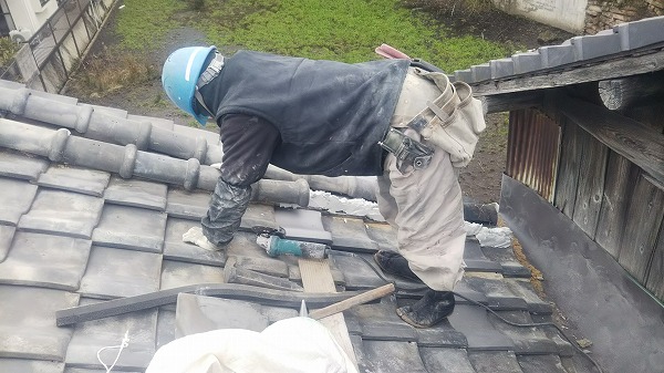 陸谷板金取り合い瓦復旧工事