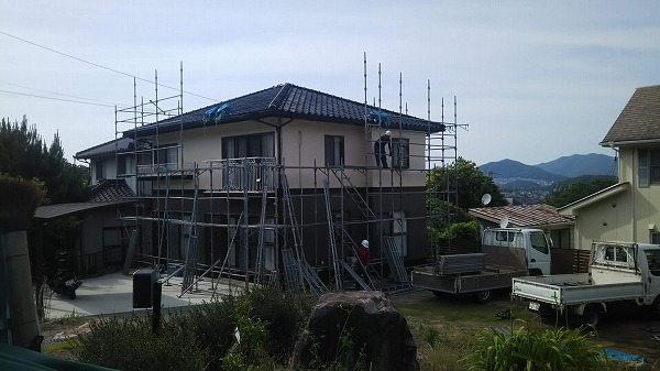 足場設置と養生