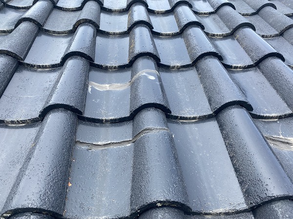 ひび割れ瓦の確認