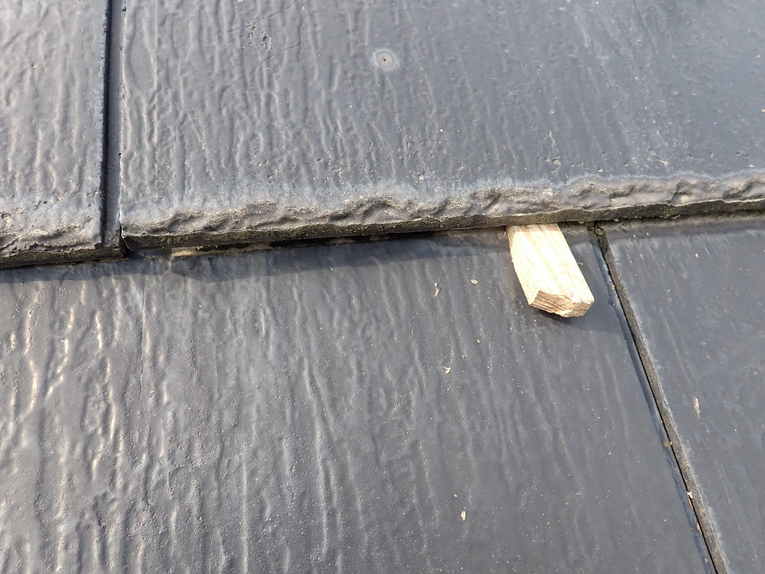 取付位置の微調整と差し込みスペースの確保