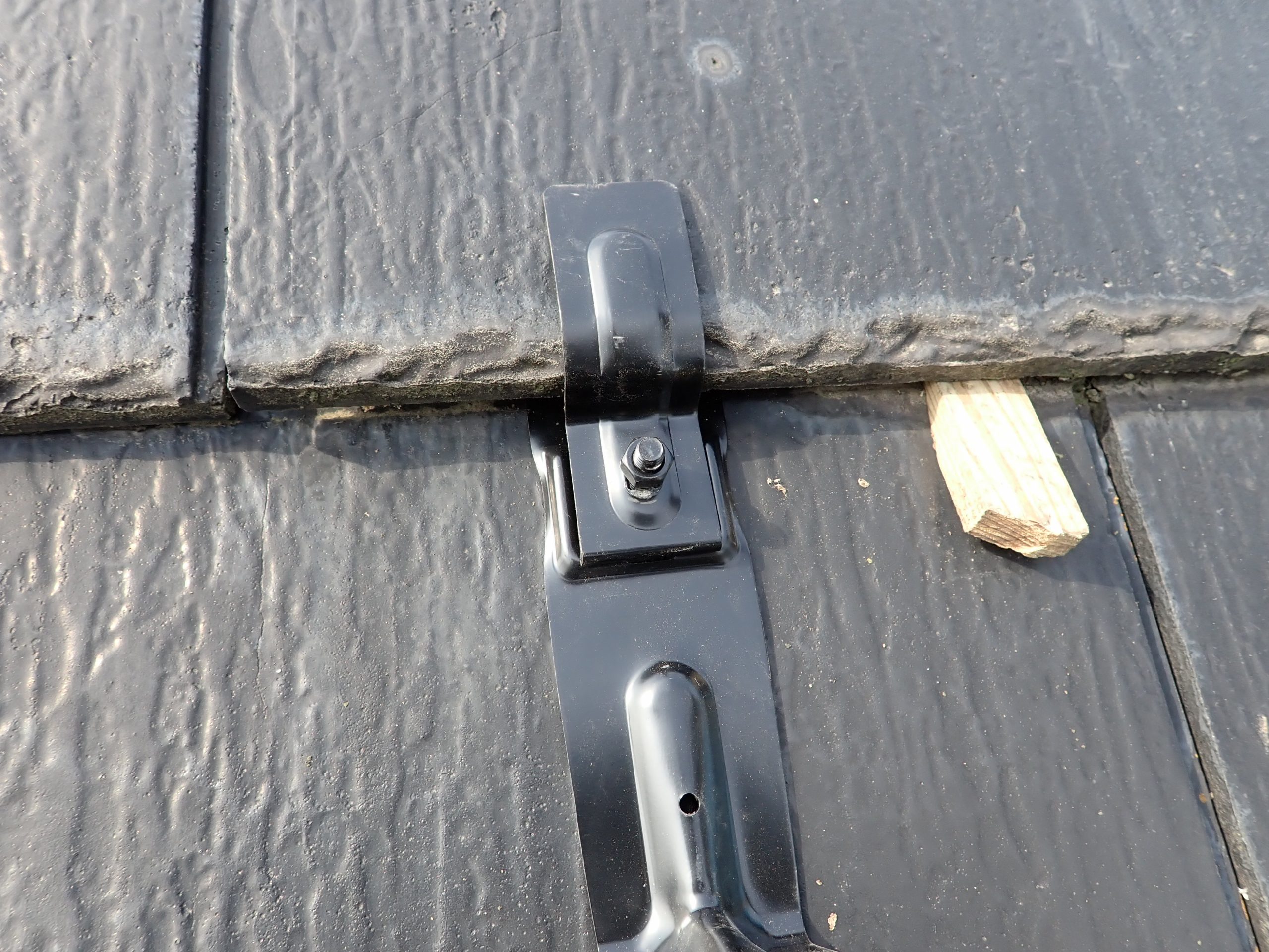 ボルト締結による本固定