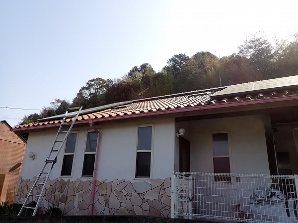 平屋住宅の外観と屋根