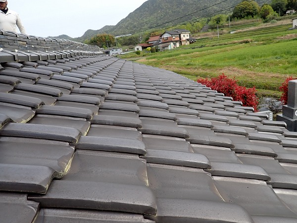 瓦屋根の状態（屋根面の波打ち）