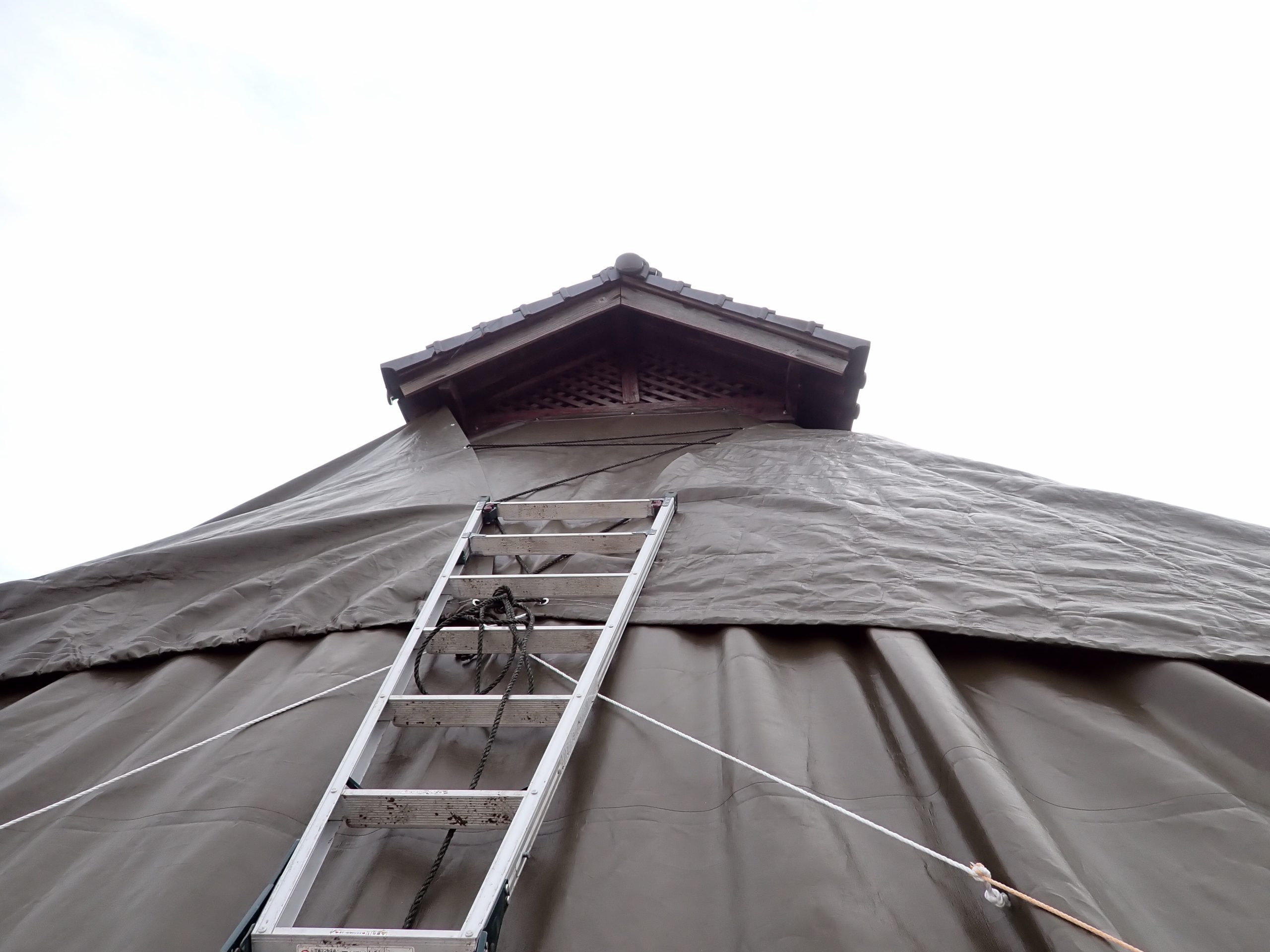 屋根頂部のシートかけ状況