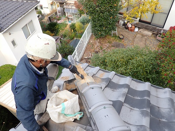東広島市 棟瓦の固定と仕上げ