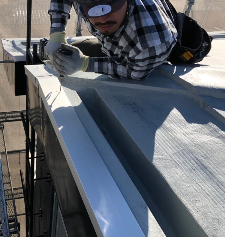米原市アパート屋根防水先端部分ウレタン防水②
