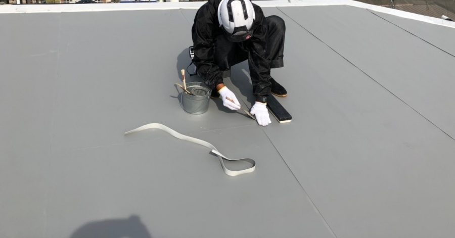 米原市のアパートの屋根防水塩ビシート写真②