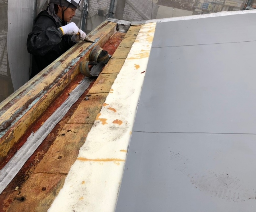 米原市のアパートの屋根防水工事写真②