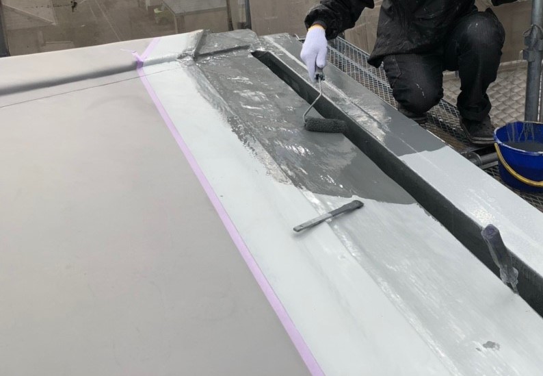 米原市アパート屋根防水先端部分ウレタン防水⑦