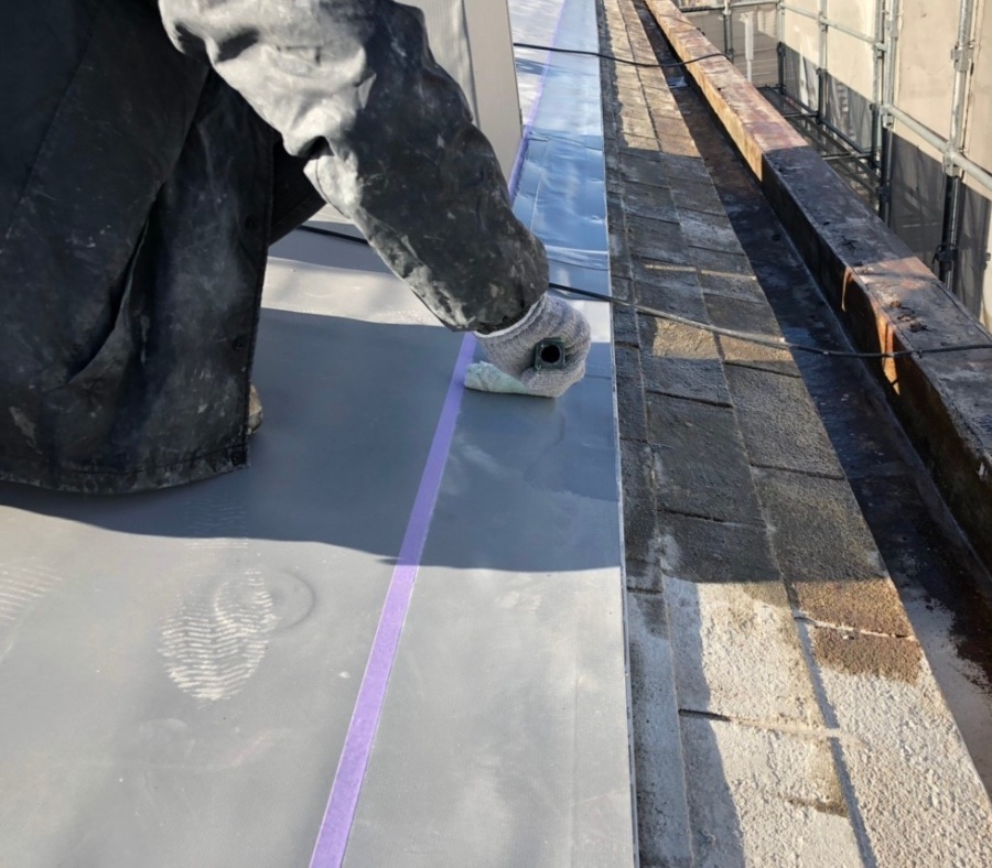 米原市アパート屋根防水先端部分施工④