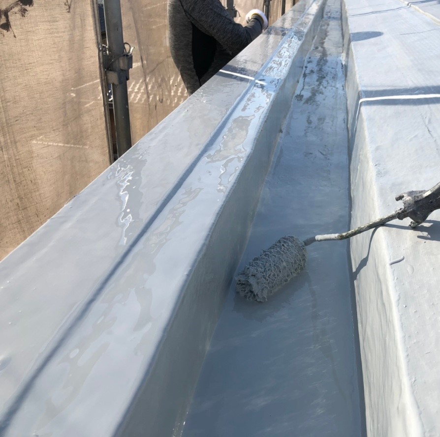 米原市アパート屋根防水先端部分ウレタン防水⑧