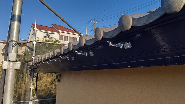 雨樋を撤去し金具を取り付ける