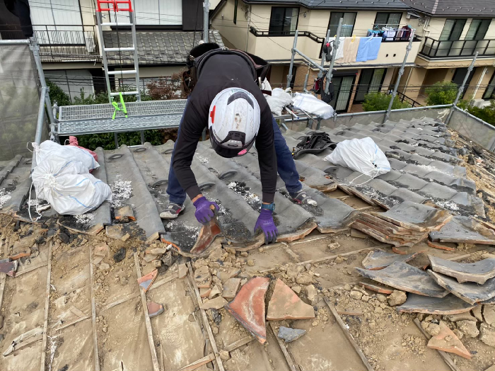 瓦おろし最中の風景