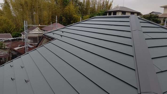 大屋根　板金屋根　横団ルーフ