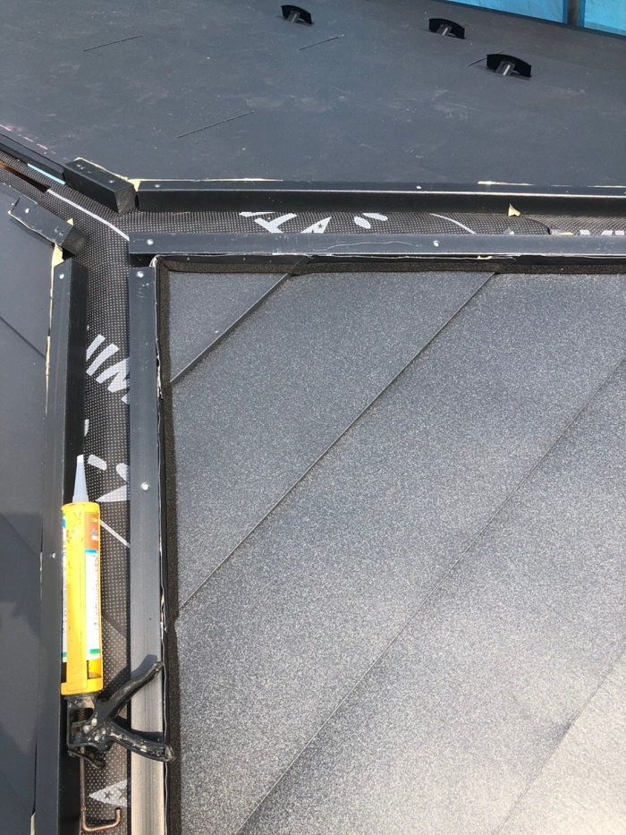 棟板金下地の施工