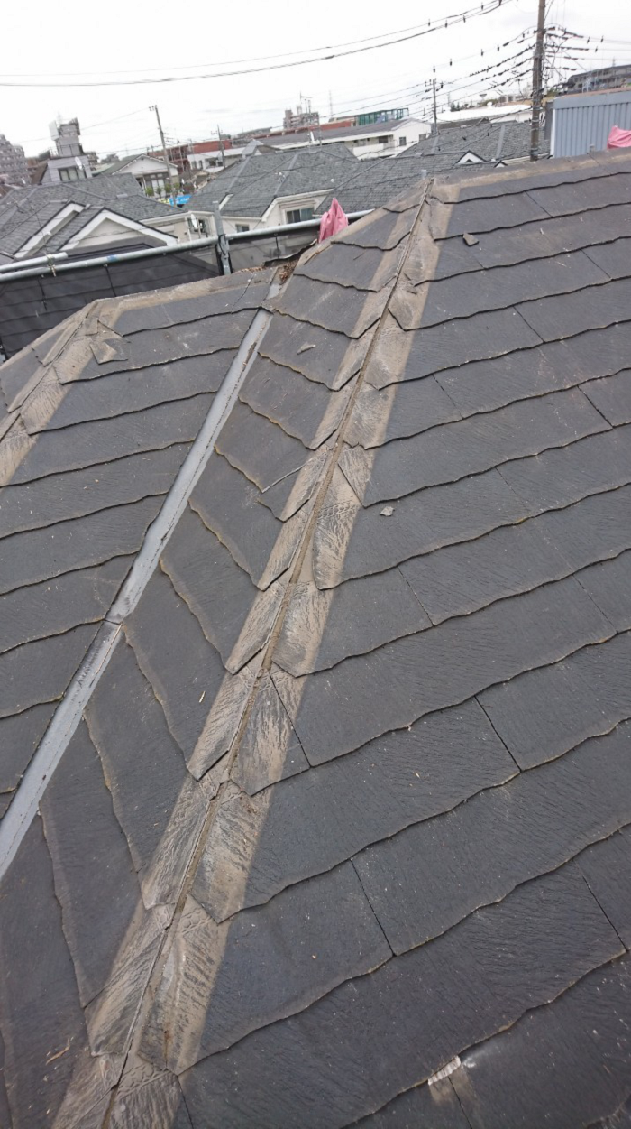 板金の隙間から入ったほこり