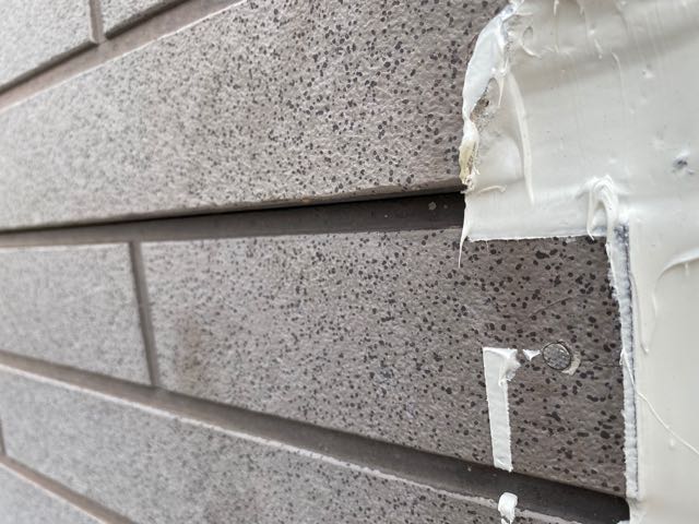 浮きが目立つサイディング