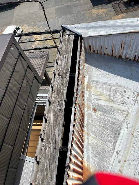 横暖ルーフαｓ　バズルーフ　カツキ板金　寄棟　屋根葺き替え　カバー工法