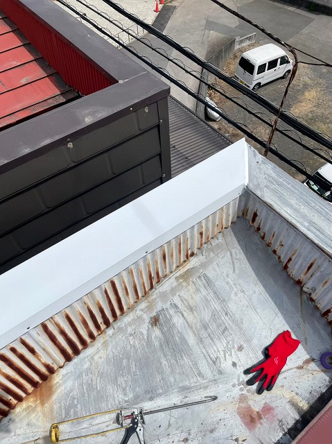 横暖ルーフαｓ　バズルーフ　カツキ板金　寄棟　屋根葺き替え　カバー工法