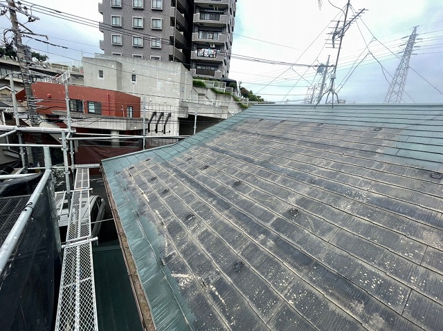 ディプロマットスター　バズルーフ　カツキ板金　寄棟　屋根葺き替え　カバー工法