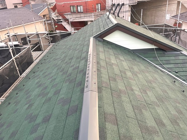 ディプロマットスター　バズルーフ　カツキ板金　寄棟　屋根葺き替え　カバー工法