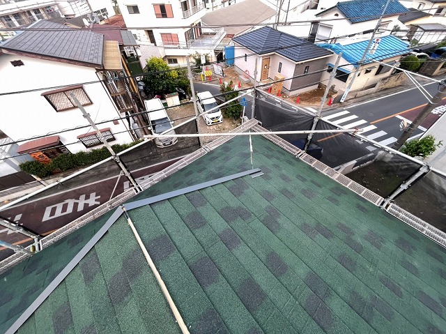 ディプロマットスター　バズルーフ　カツキ板金　寄棟　屋根葺き替え　カバー工法