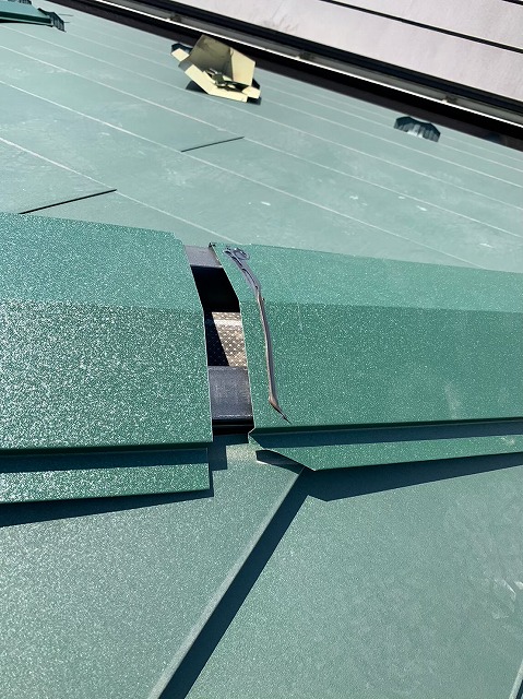 横暖ルーフαｓ　バズルーフ　カツキ板金　寄棟　屋根葺き替え　カバー工法