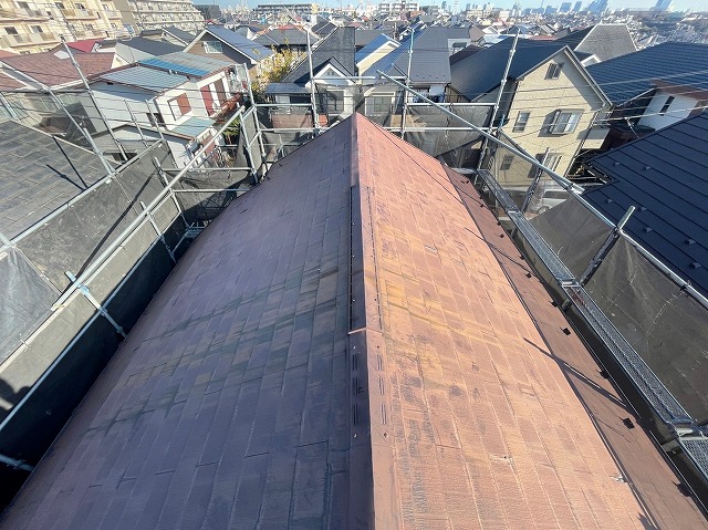 スレート屋根から横暖ルーフを使った屋根カバー工事を行いました！川口市屋根カバー工事　横暖ルーフαｓ　ニチハ　センタールーフ　スレートボロボロ　ガルバリウム鋼板　