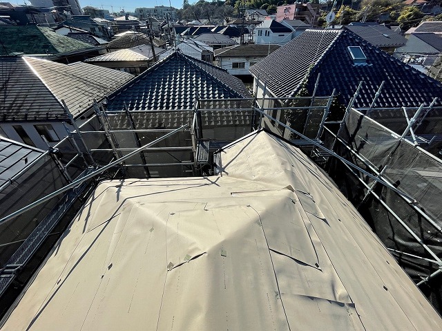 スレート屋根から横暖ルーフを使った屋根カバー工事を行いました！川口市屋根カバー工事　横暖ルーフαｓ　ニチハ　センタールーフ　スレートボロボロ　ガルバリウム鋼板　